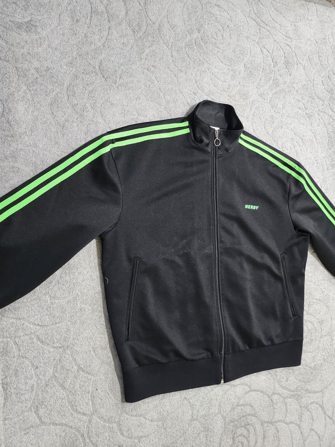널디(NERDY) 블랙 & 그린 라인 트랙탑 상품이미지5