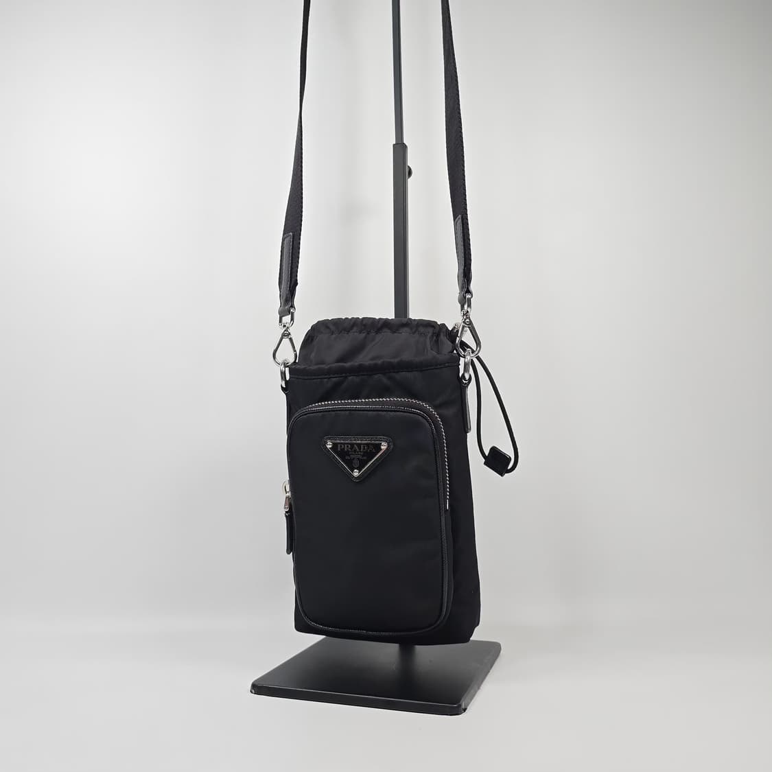 프라다 라프리마 나일론 삼각로고 크로스백 상품이미지1