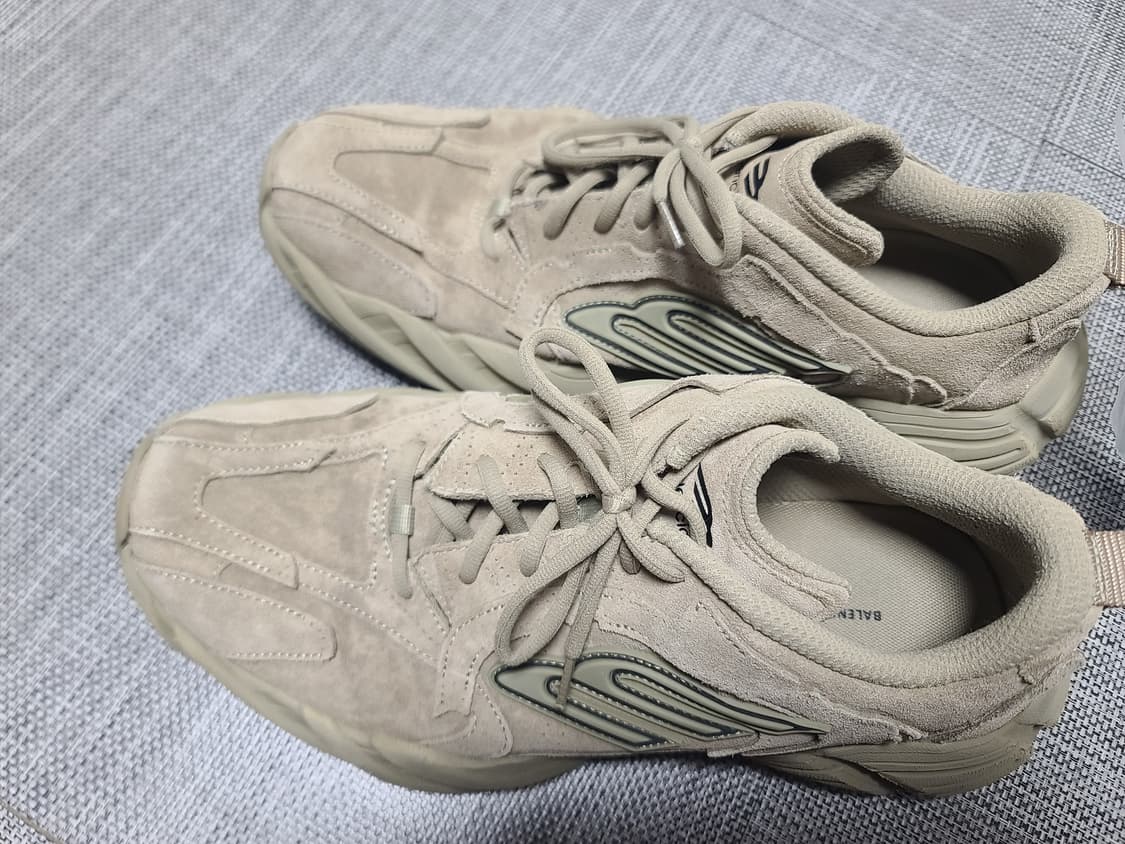 발렌시아가 먼데이 슈즈 스웨이드 베이지 42 스니커즈 상품이미지2