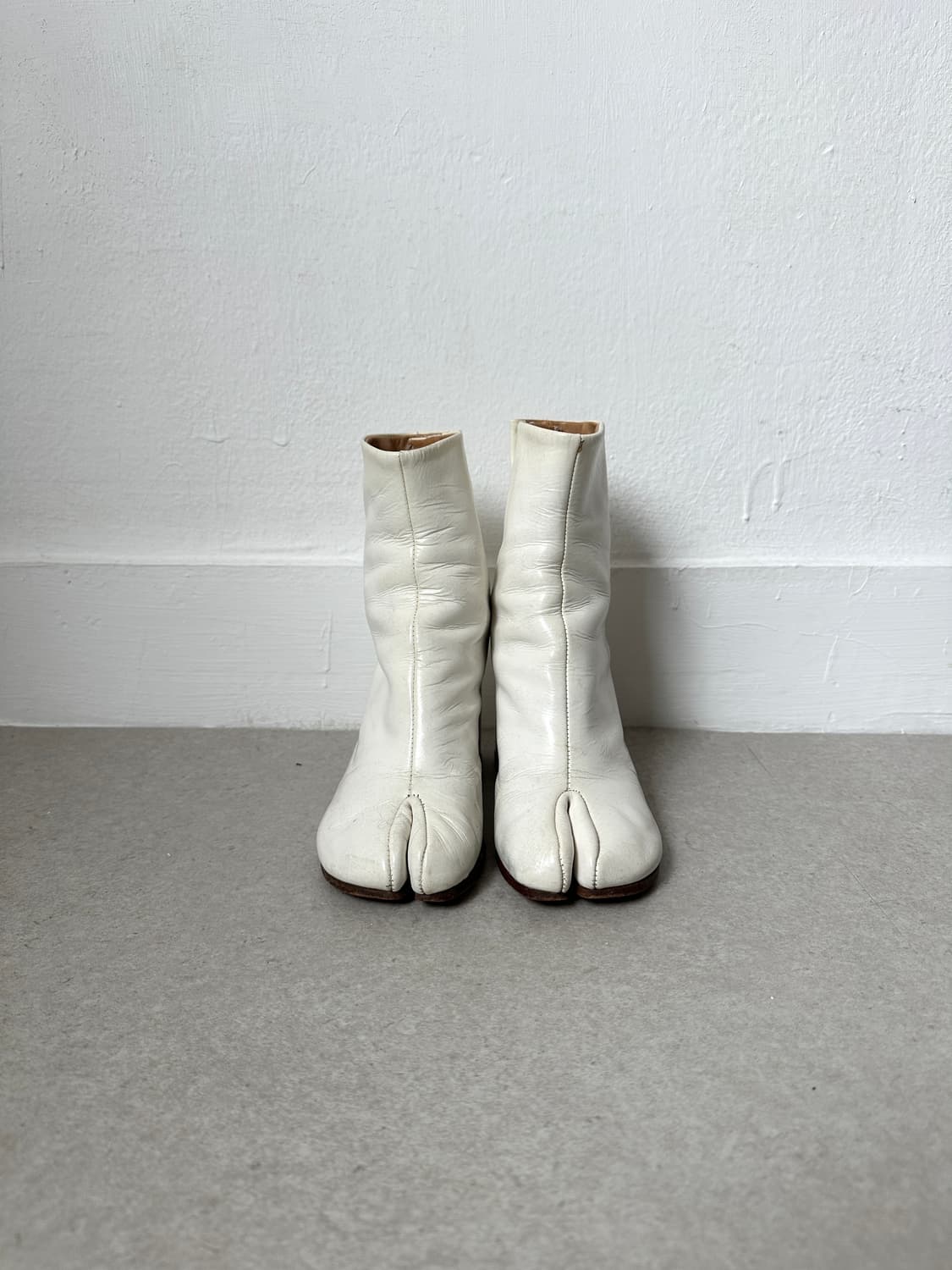 마르지엘라 PVC 코팅 레더 타비부츠 아이보리 상품이미지2