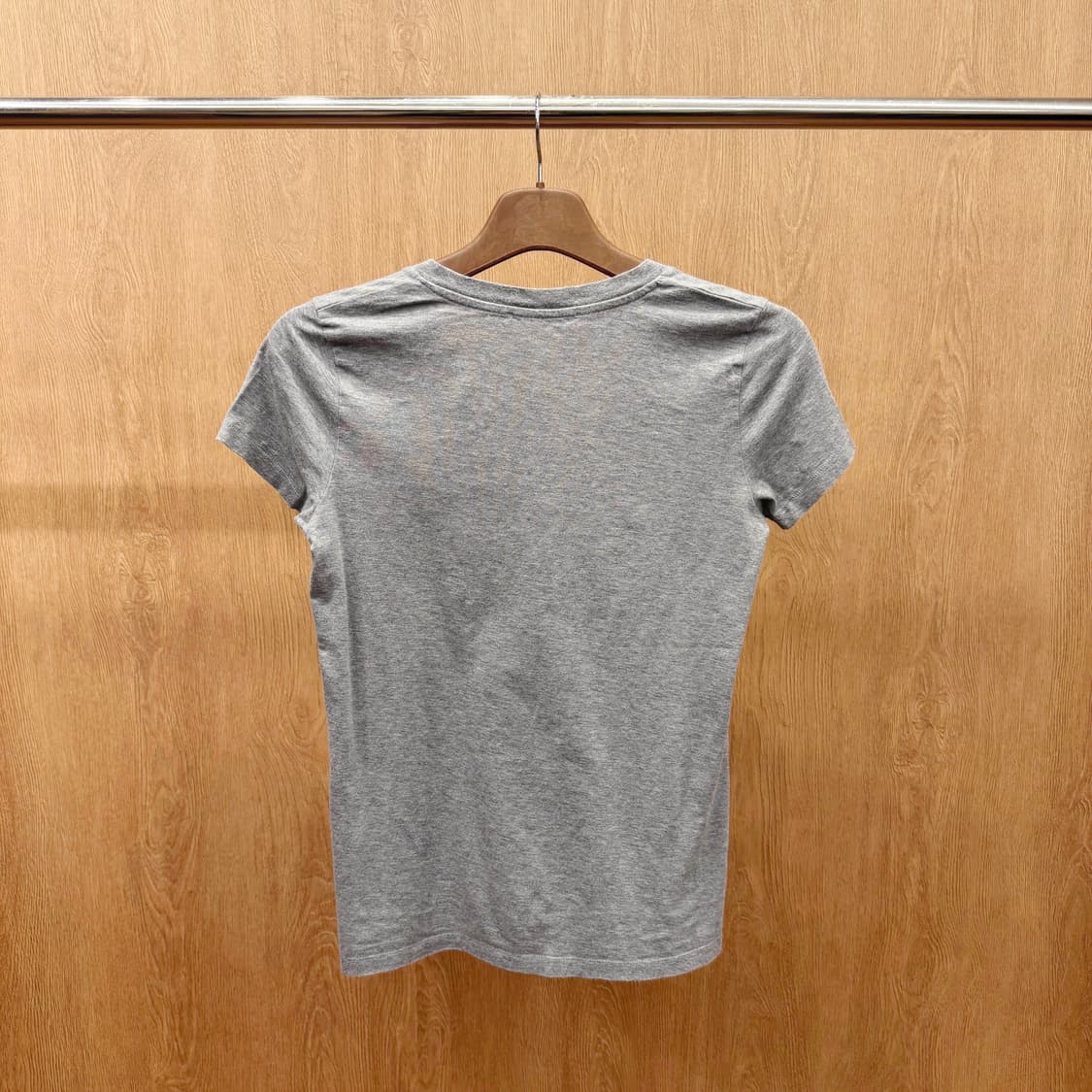 아크네 스튜디오 베이직 브이넥 반팔 티셔츠 슬림핏 그레이 상품이미지3