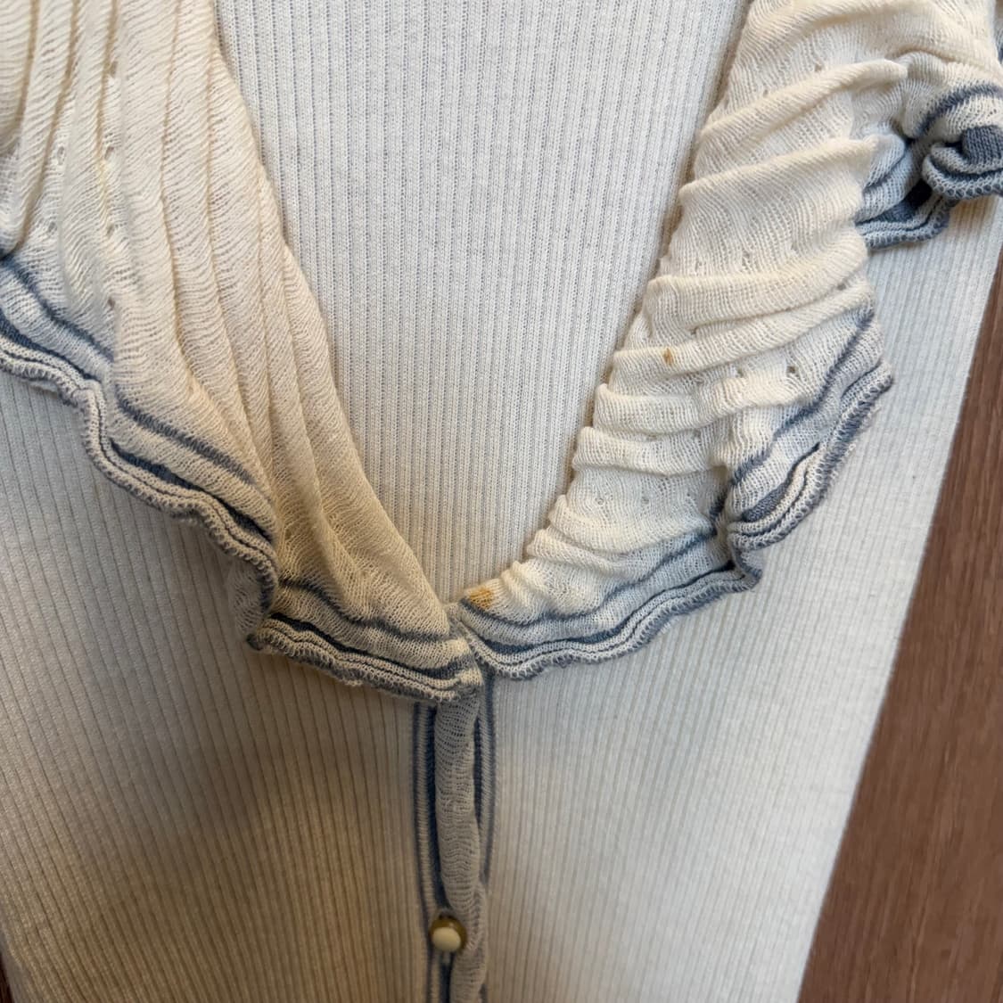 에르마노 설비노 슬리브리스 골지 니트 러플 카라 디테일 슬림핏 아이보리 상품이미지5