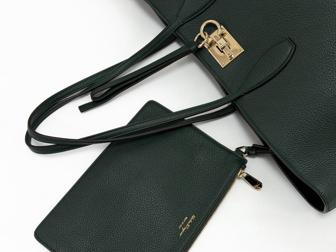 페라가모 간치니 락 레더 쇼퍼백 상품이미지5