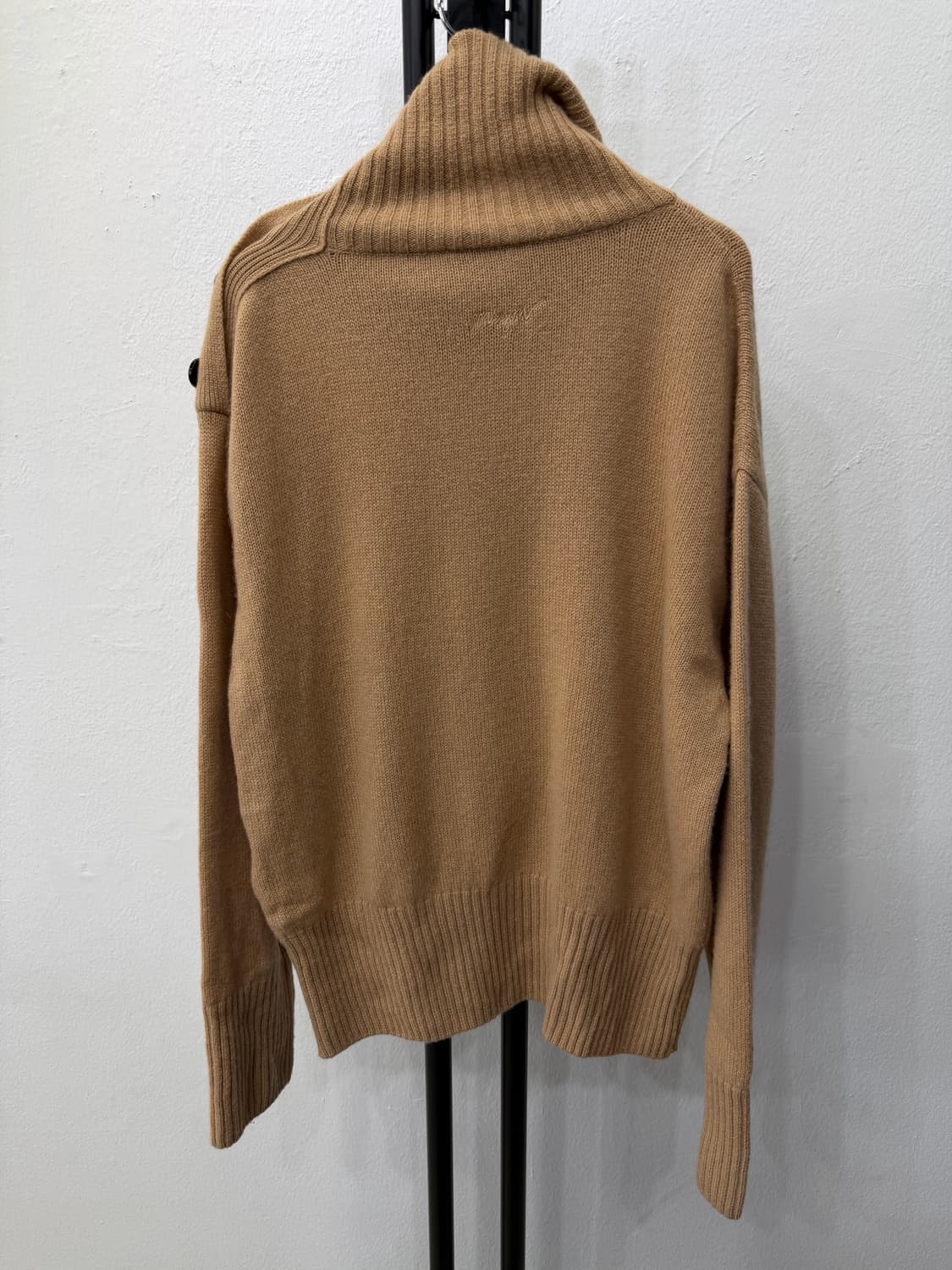 정품) MSGM 여성 터틀넥 오버사이즈 버튼 니트 스웨터 XS 상품이미지4