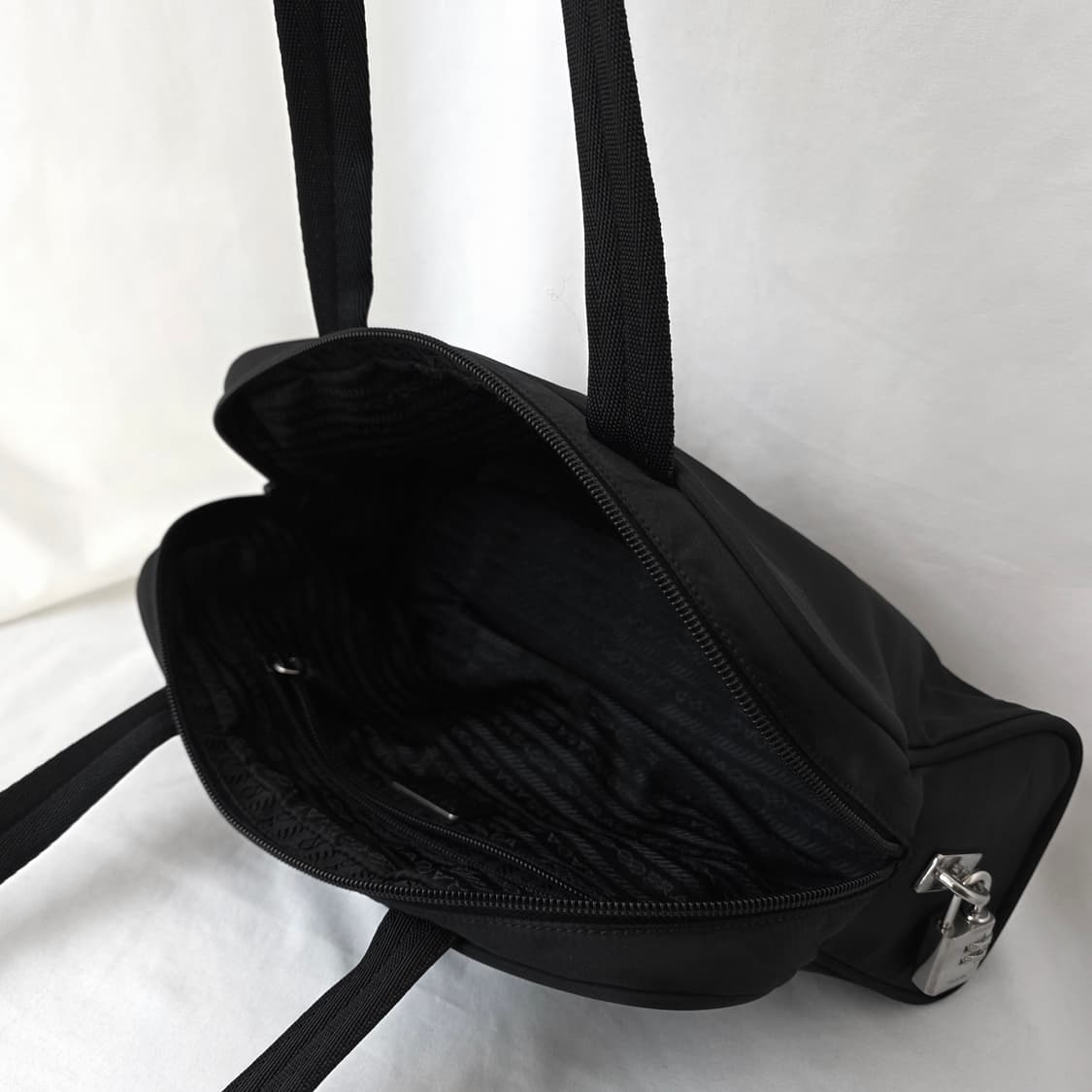 [정품 PRADA] 프라다 포코노 나일론 바게트백 숄더백 상품이미지8