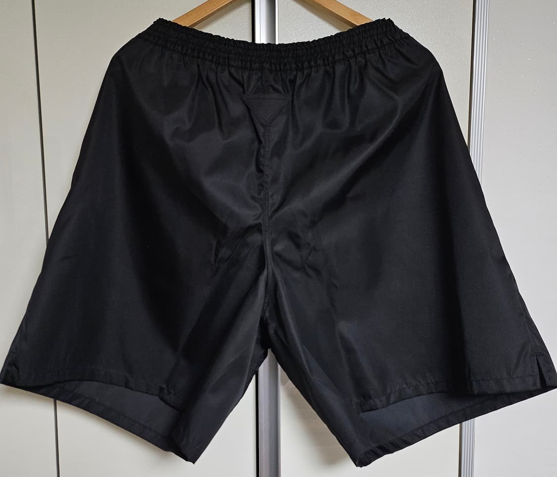 프라다 펜탈론 리나일론 버뮤다 팬츠 (XL) 정품 상품이미지1