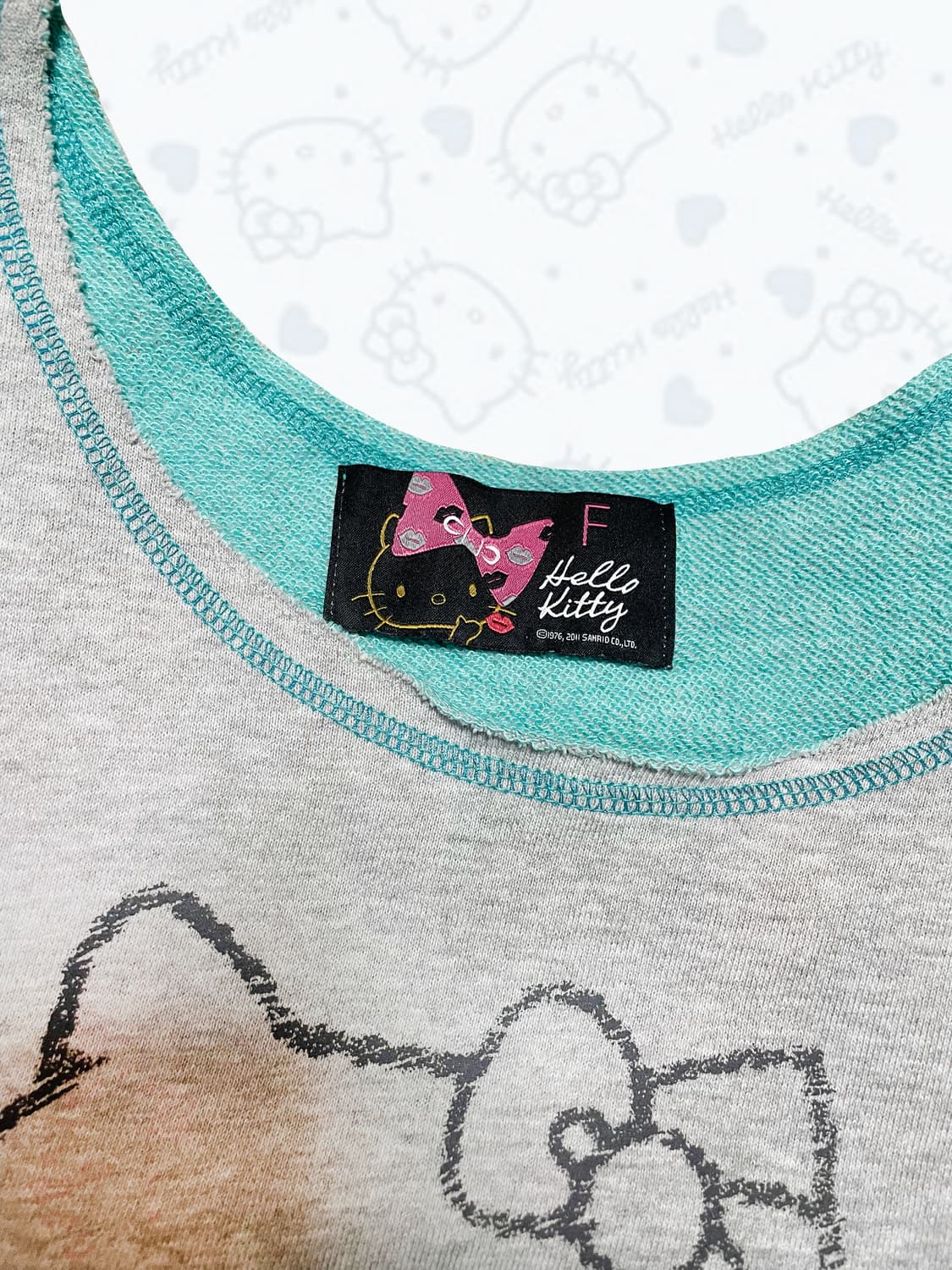 산리오 2011 헬로키티 빈티지 그레이 민트 반팔 크롭탑 상품이미지3