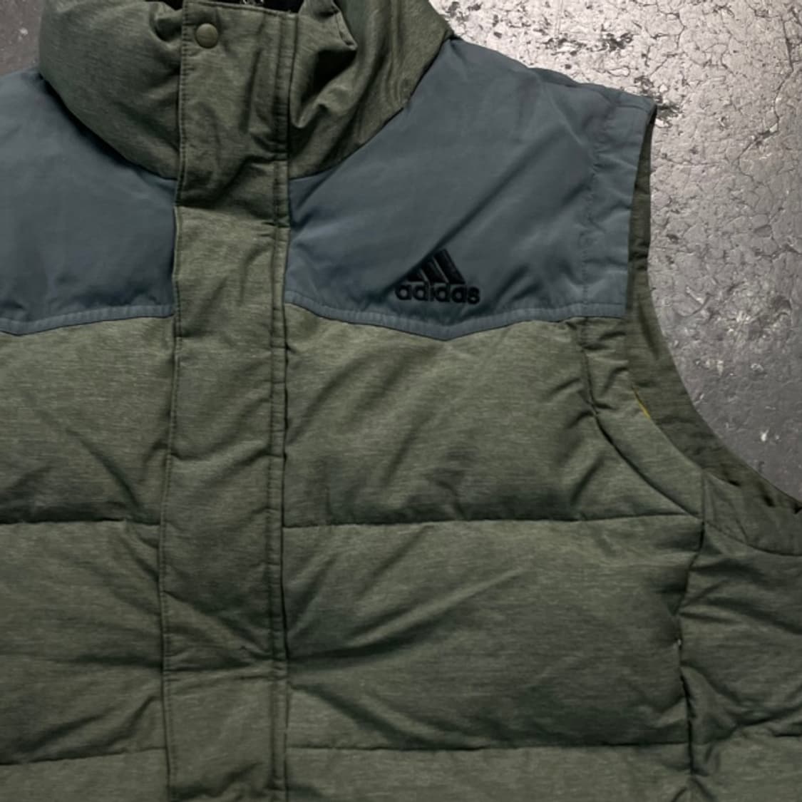 105 아디다스 패딩조끼 상품이미지2