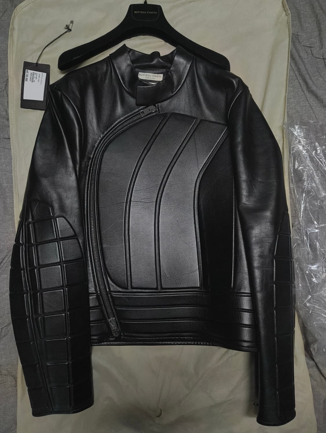 보테가 베네타 FW2019 런웨이 패디드 레더 바이커 자켓 상품이미지1