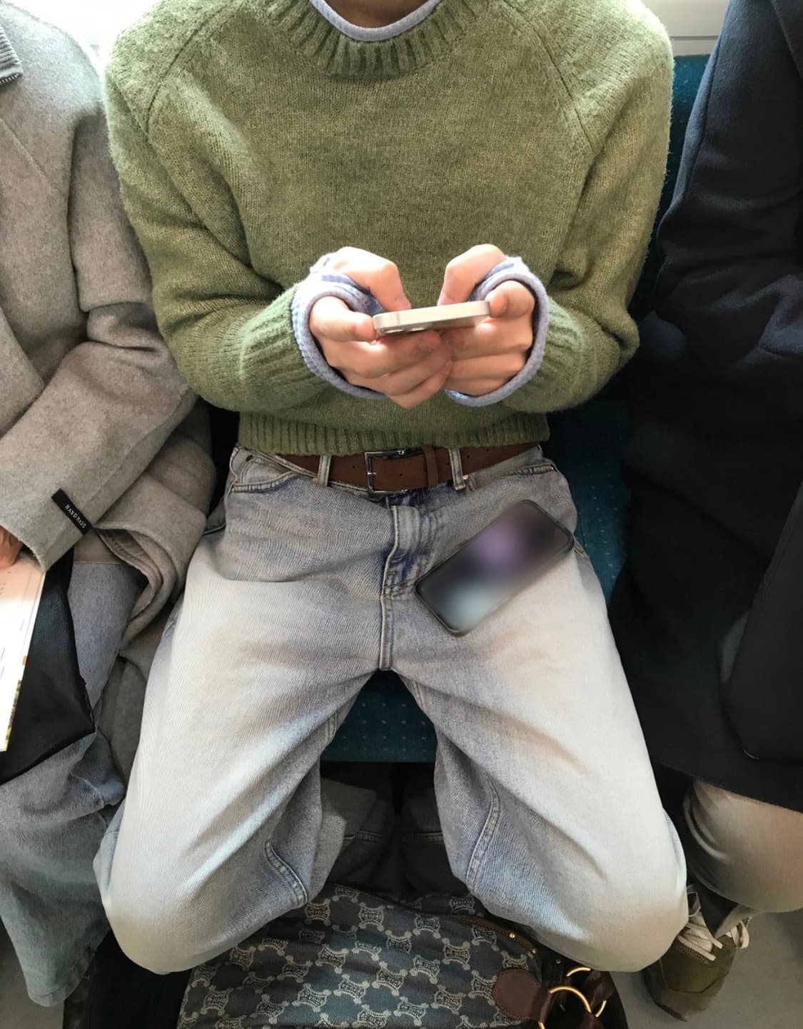 패션 인플루언서 김은성 에센코어 니트 슬리브 상품이미지1