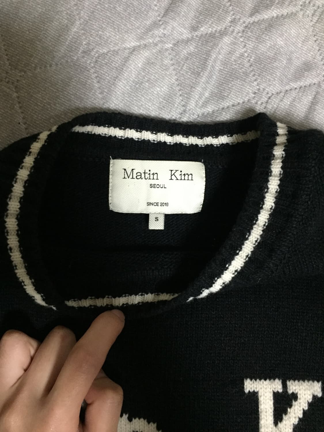 마뗑킴 스펠 니트 블랙 상품이미지4