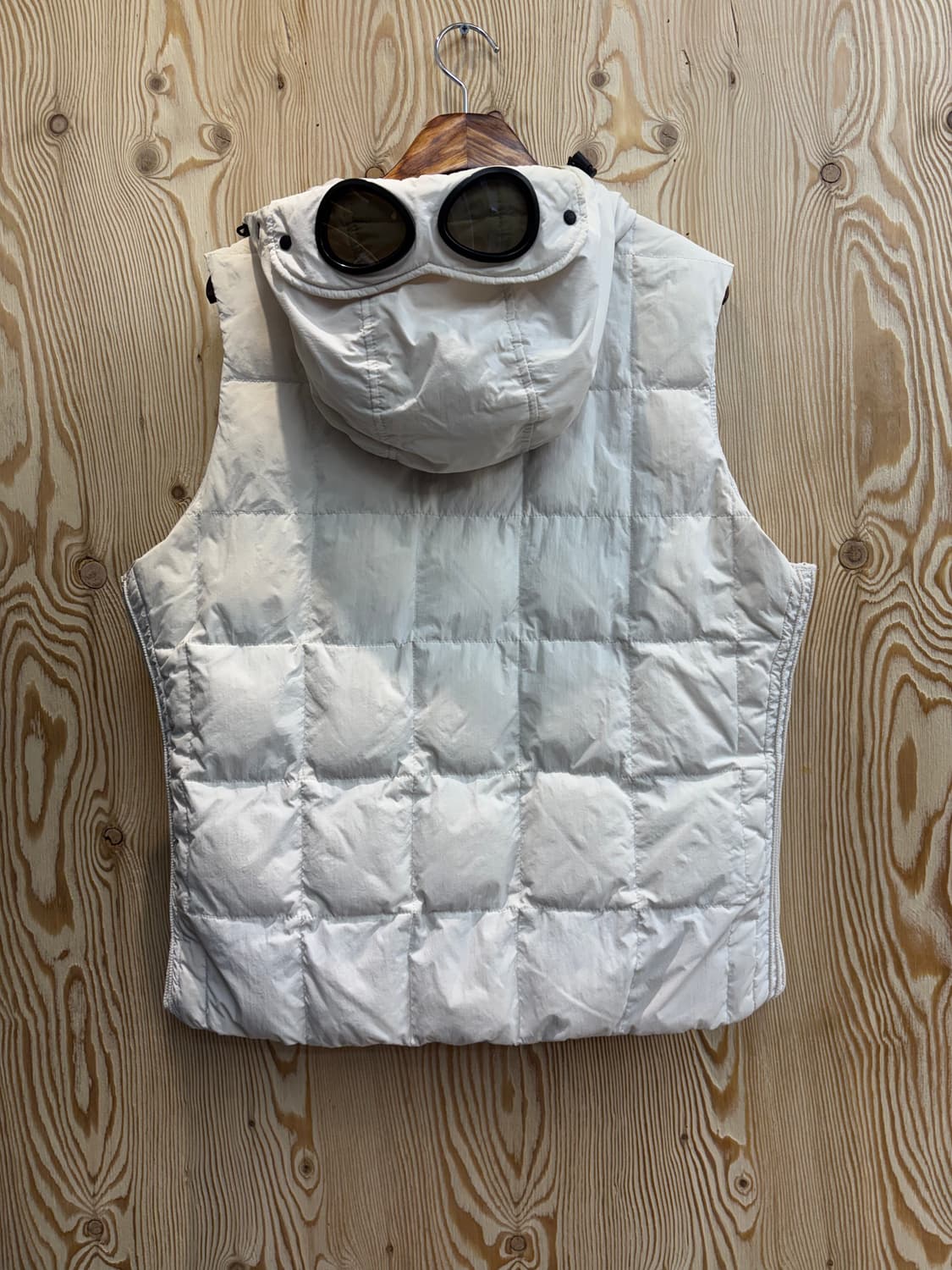 C.P. 컴퍼니 고글 다운 베스트 상품이미지3