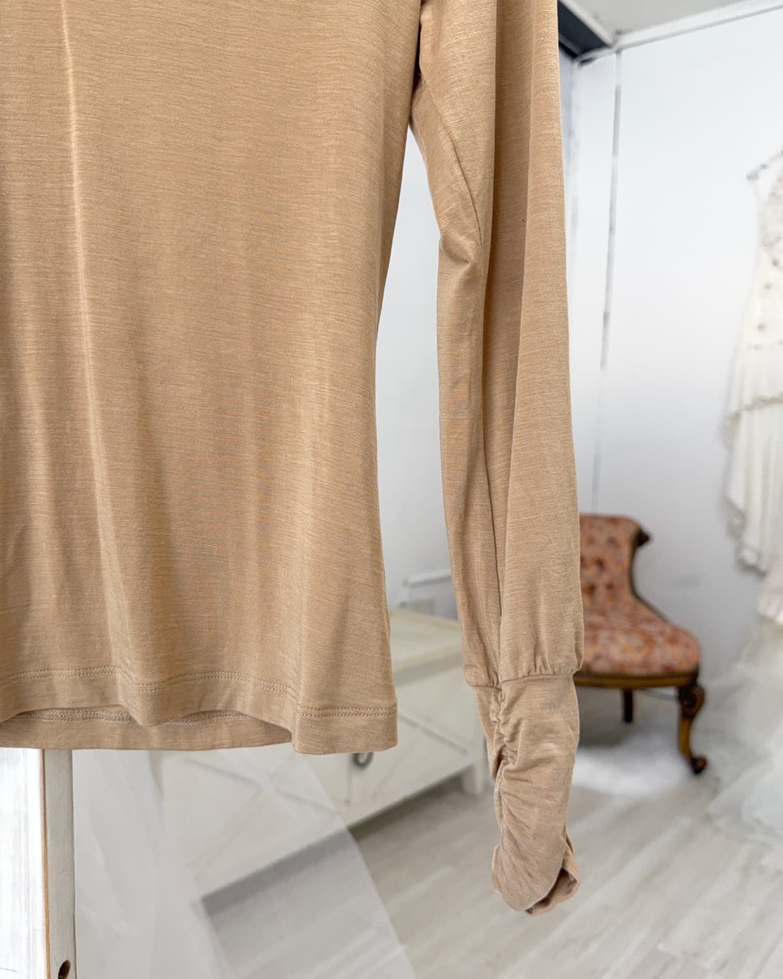 beige turtle neck long sleeve  상품이미지5
