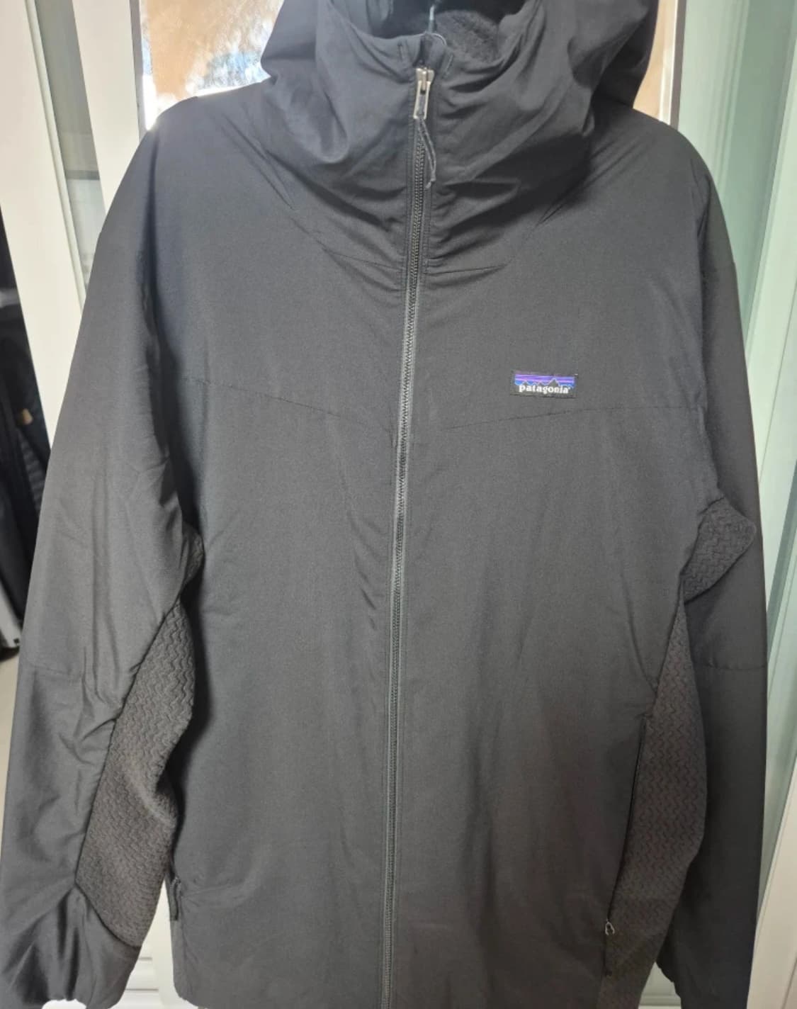 파타고니아 나노에어 라이트 하이브리드 후디 블랙 색상 XL사이즈입니다.  상품이미지1