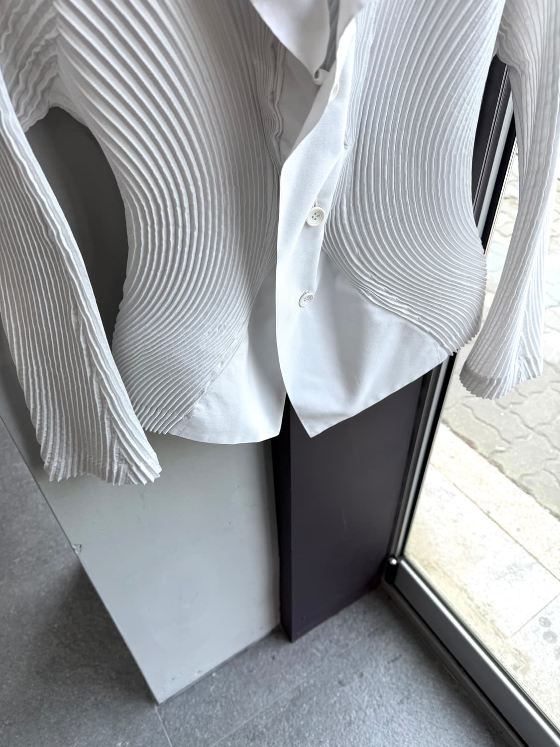 2/ 이세이미야케 3D C커브드 플리츠 자켓 상품이미지5