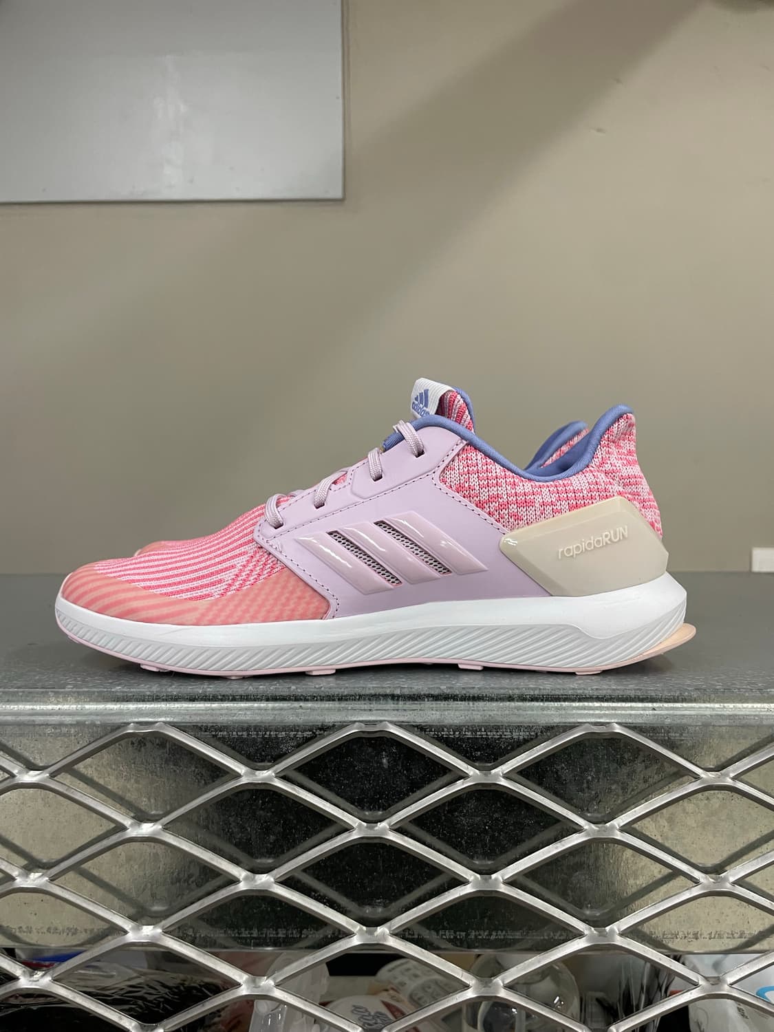 아디다스 라피다런 240 상품이미지1