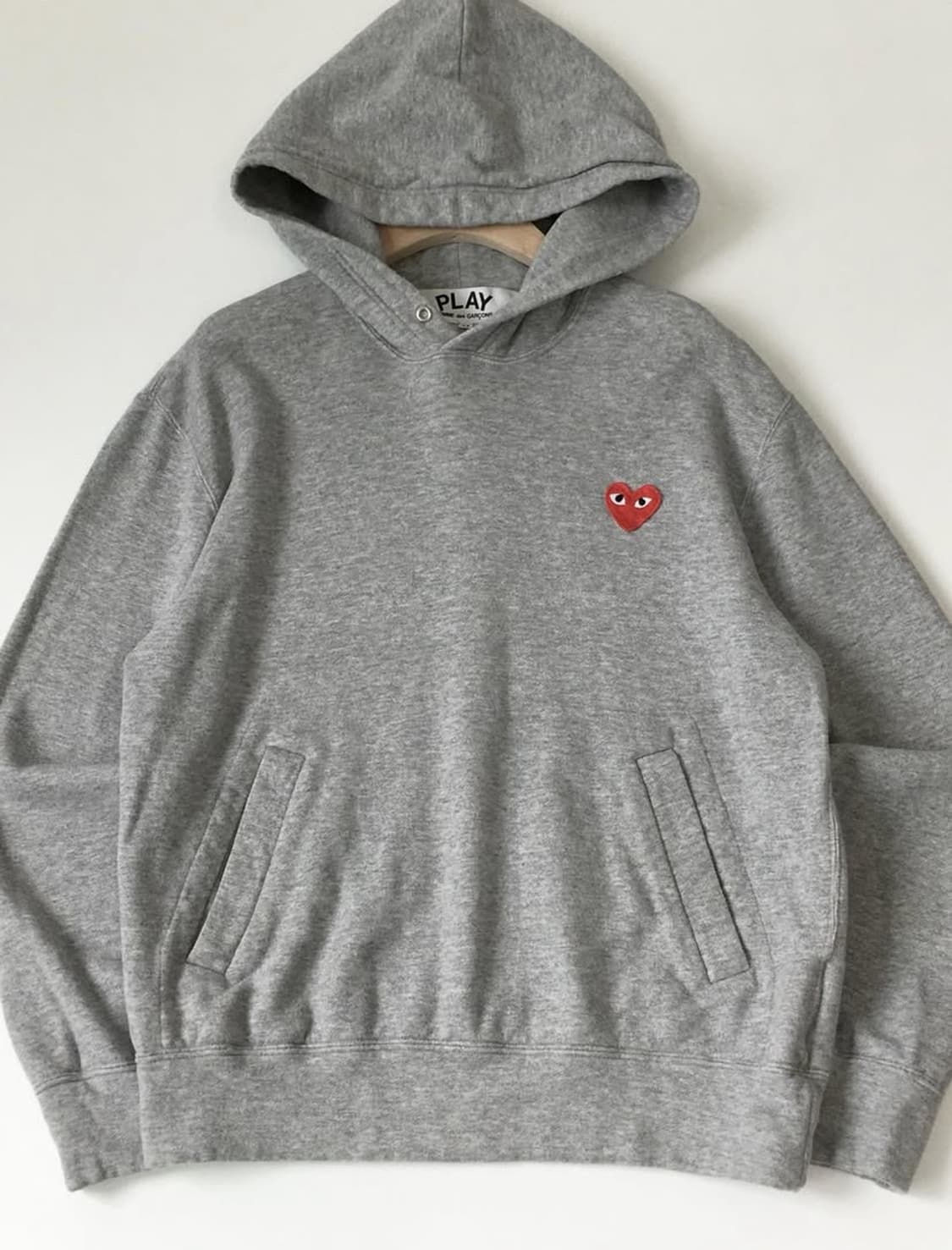 COMMEdeSGARCONS 꼼데가르송 레드와펜 그레이컬러 후드티 상품이미지2
