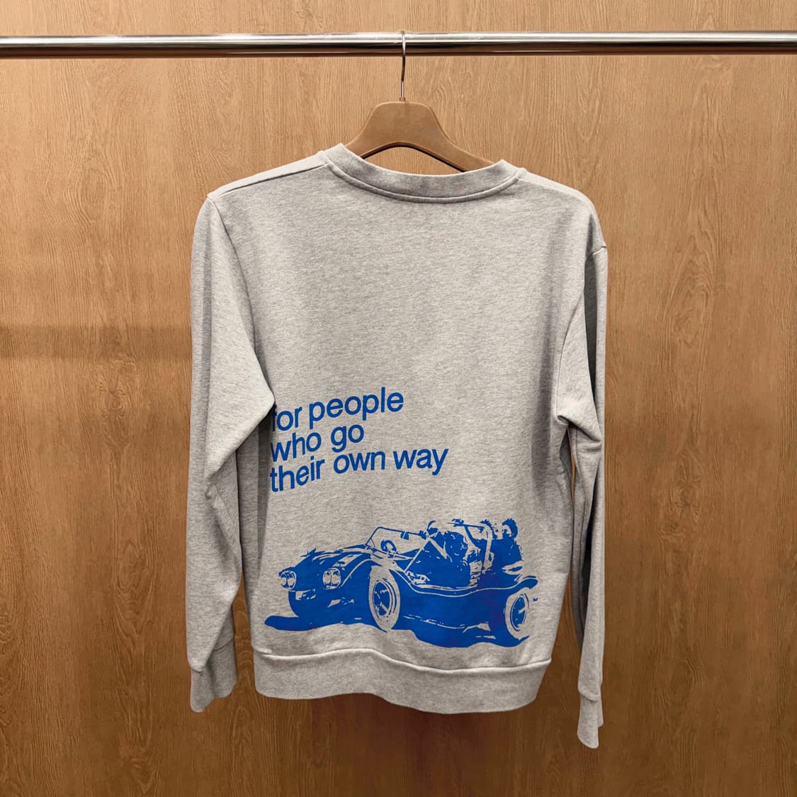 아페쎄 X GIMME5 콜라보 맨투맨 미니멀 로고 프린팅 디테일 그레이 상품이미지3