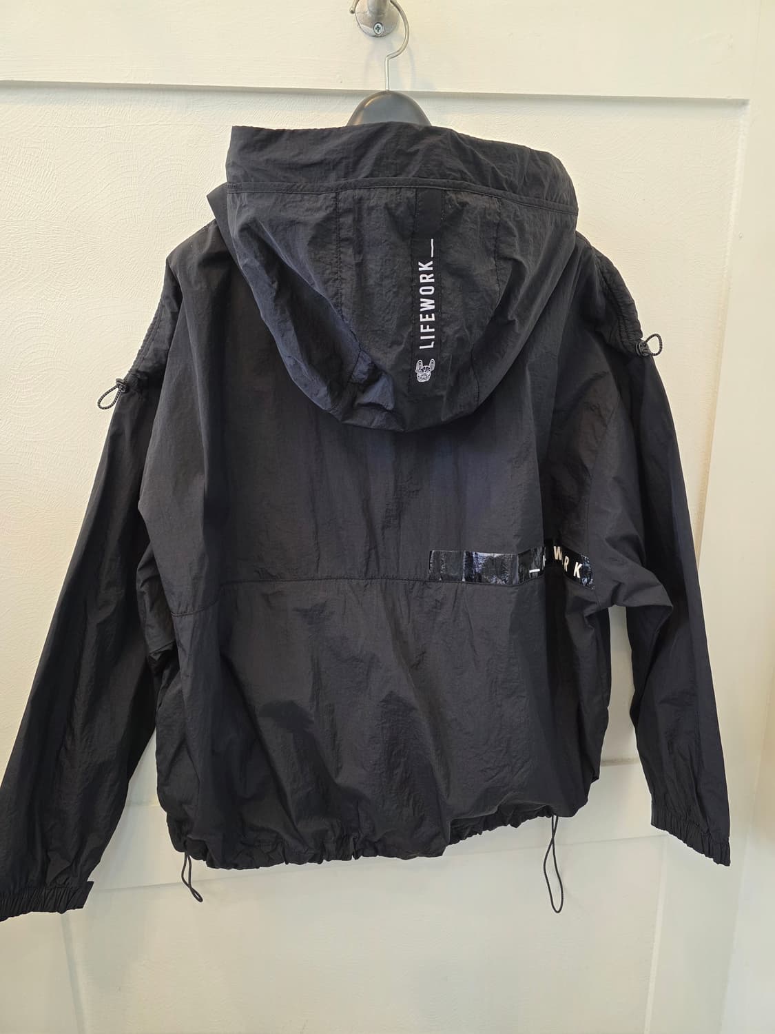 라이프워크 로고 드로 스트링 윈드브레이커 블랙 바람막이 후드 집업 상품이미지6