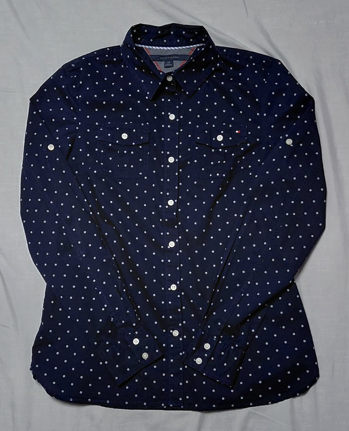 [S] 타미 힐피거 여성 도트 롤업 코튼 셔츠 (네이비) 상품이미지1