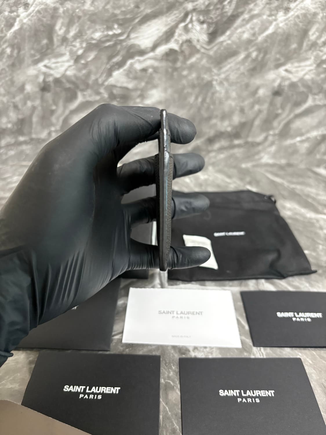 입생로랑 그랑 드 뿌드르 엠보스드 카드지갑 상품이미지3