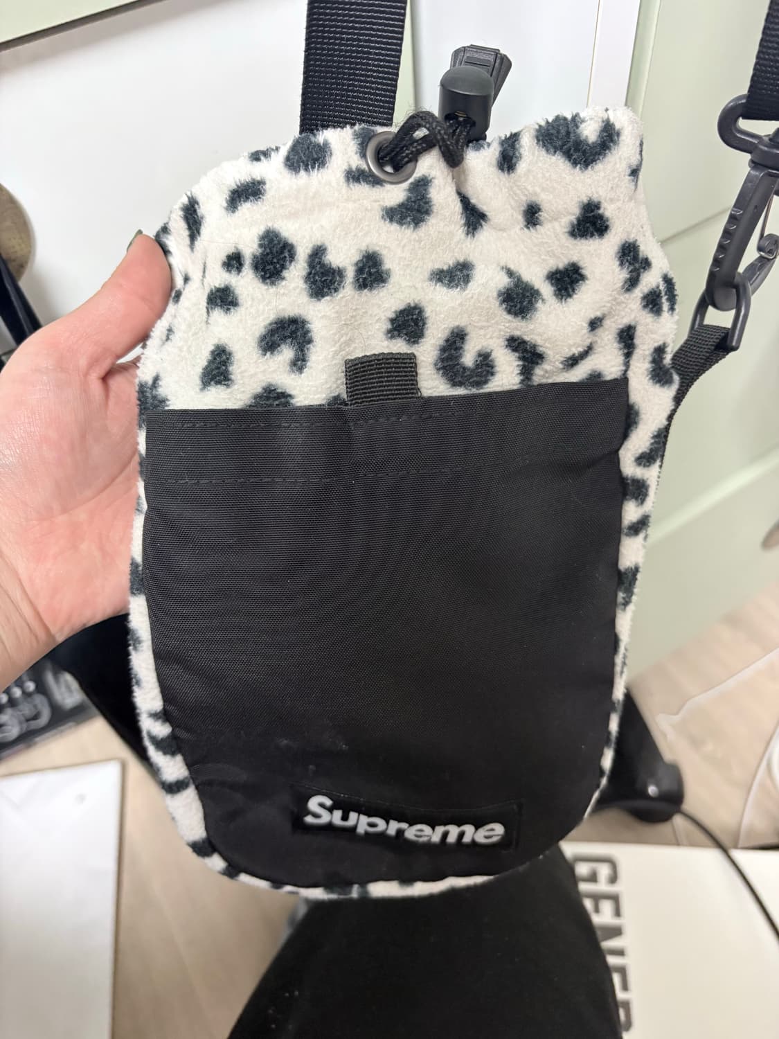 슈프림 폴라텍 슬링백 크로스백 레오파드  상품이미지1