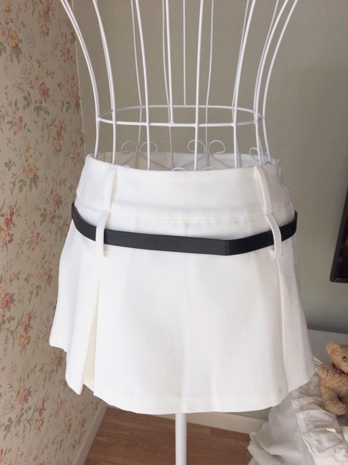 벨트 플리츠 미니 스커트 팬츠 화이트 상품이미지5