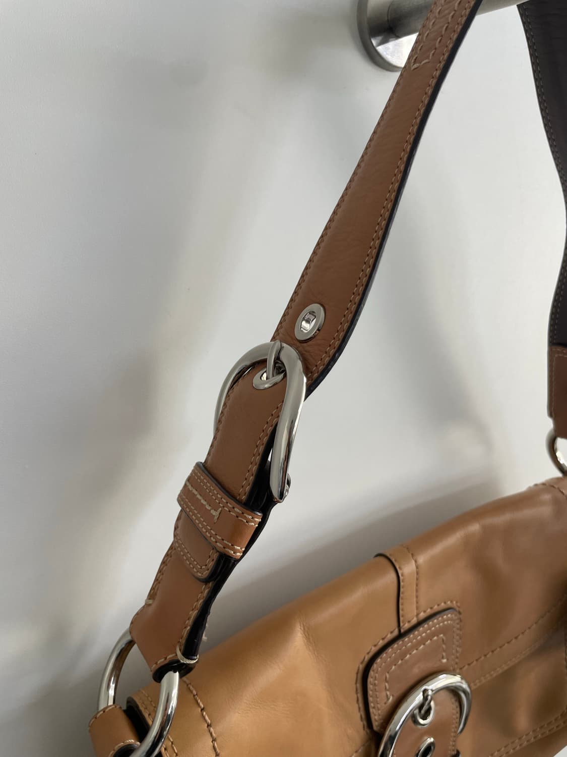 코치 브라운 소호 가죽 숄더백 상품이미지7