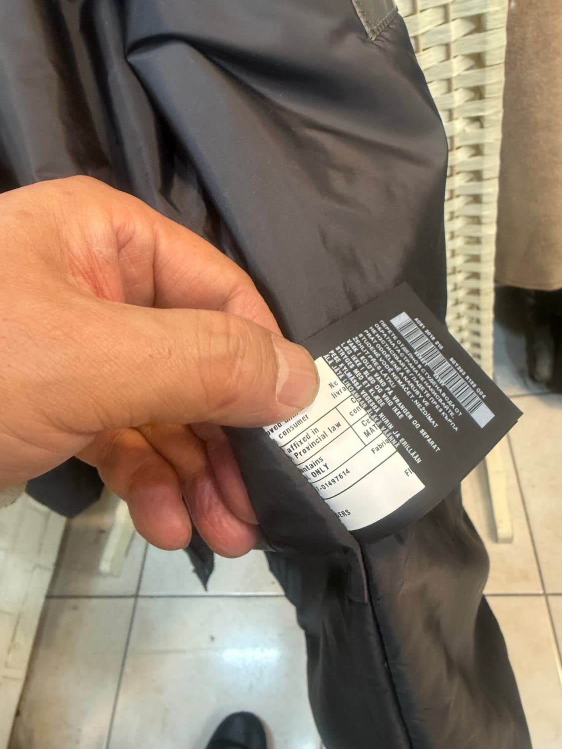 56/105-110 정품 프라다 경량패딩 팝니다 상품이미지9