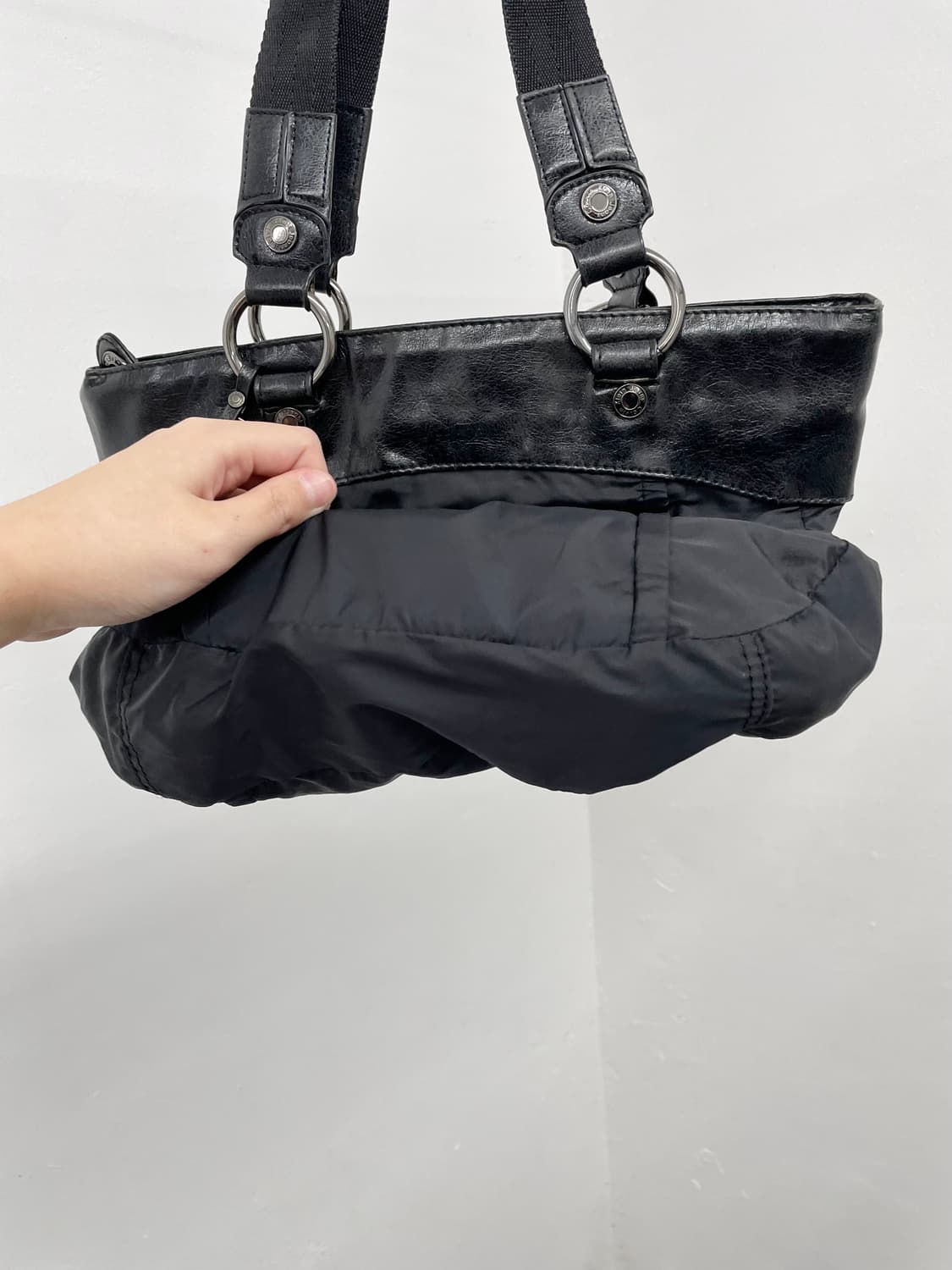 캘빈클라인 로고 나일론 숄더백 상품이미지9