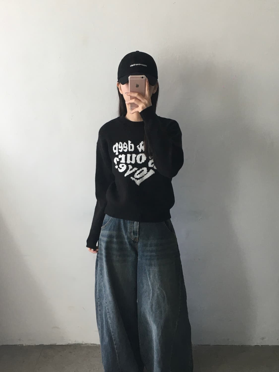 러브이즈트루 라운드넥 니트 상품이미지1