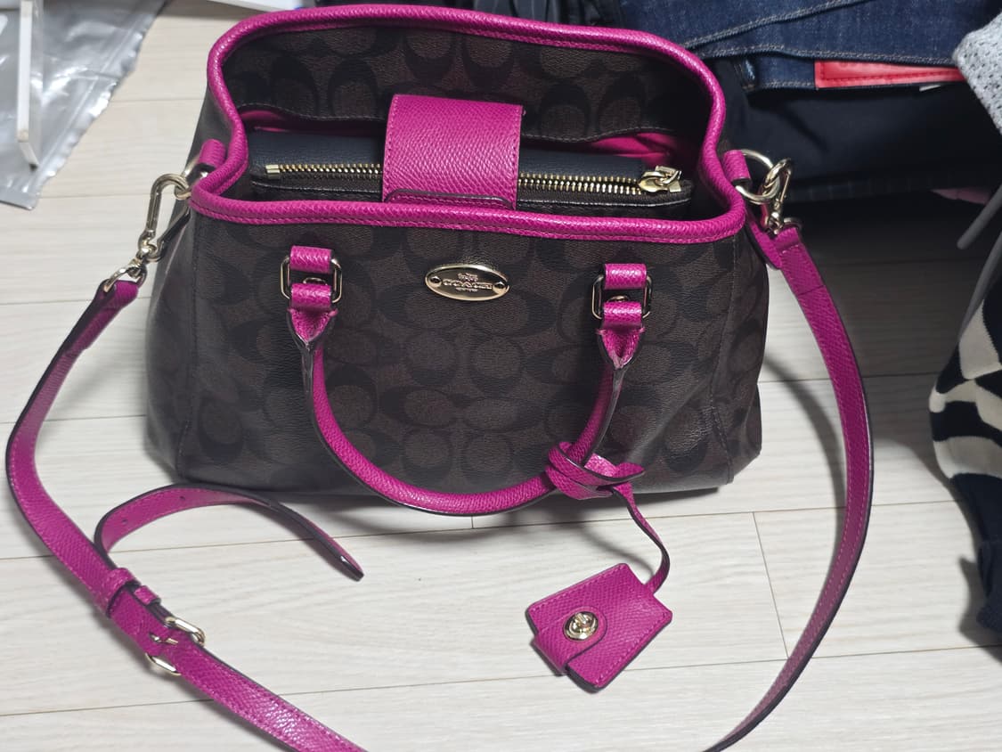 코치 크로스백 상품이미지1