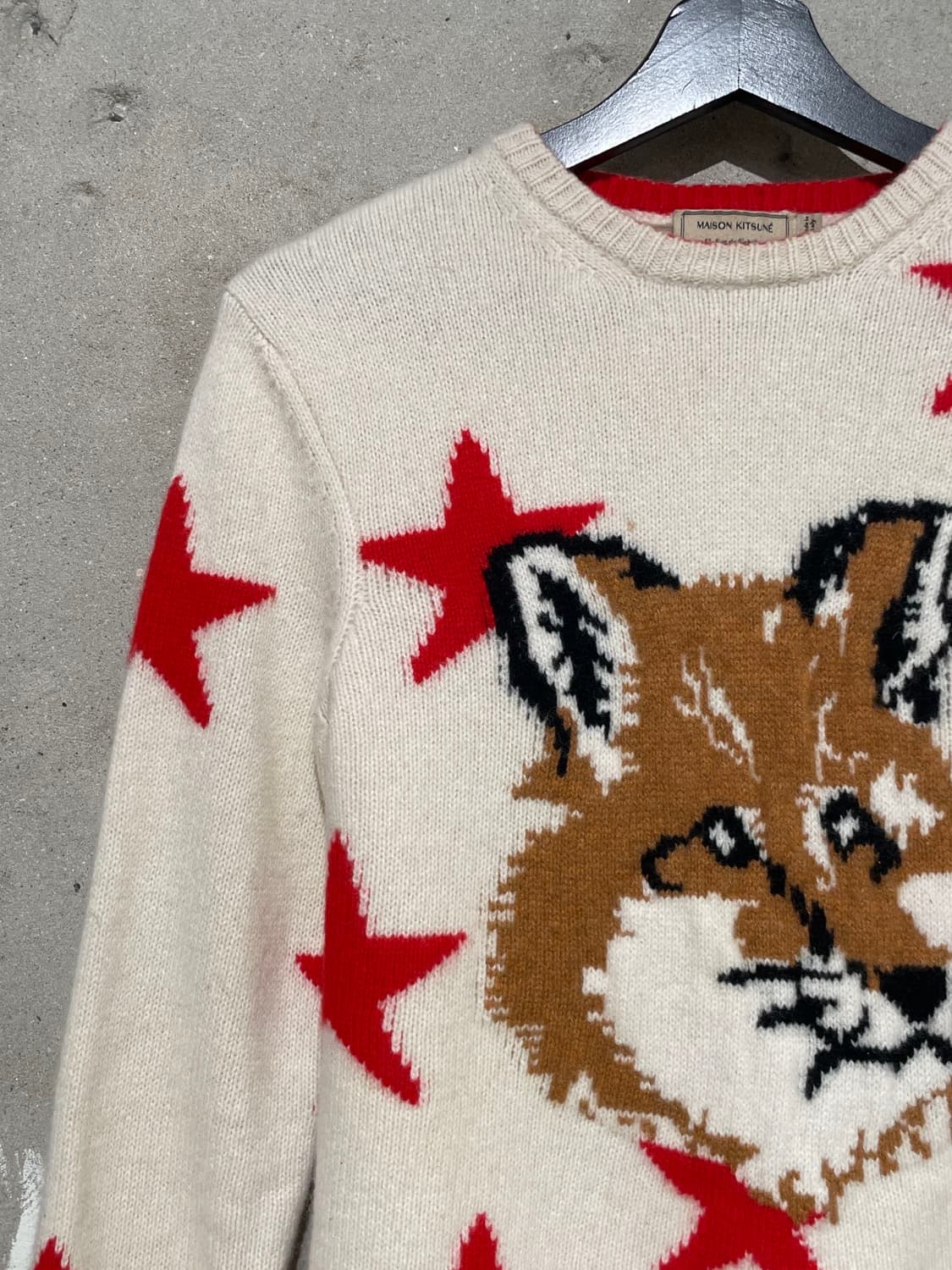 메종 키츠네 아이보리 폭스 헤드 스타즈 스웨터 상품이미지2