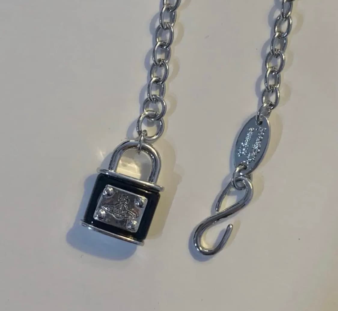 비비안웨스트우드 블랙 자물쇠 목걸이 상품이미지1