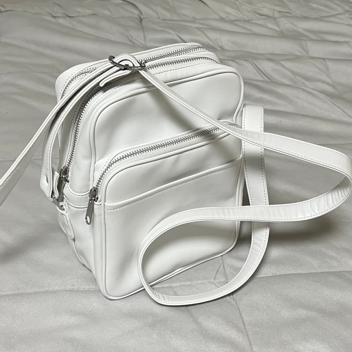 꼼데가르송 크로스백 화이트 상품이미지4