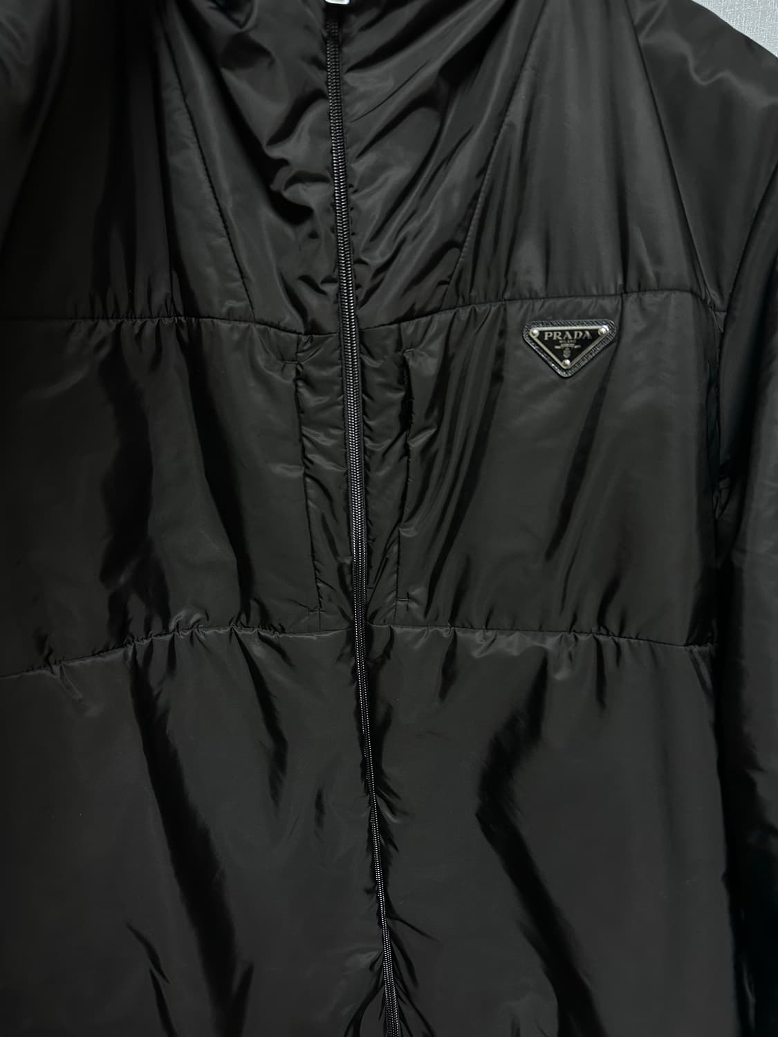 프라다 리나일론 로고 패딩팝니다 상품이미지3