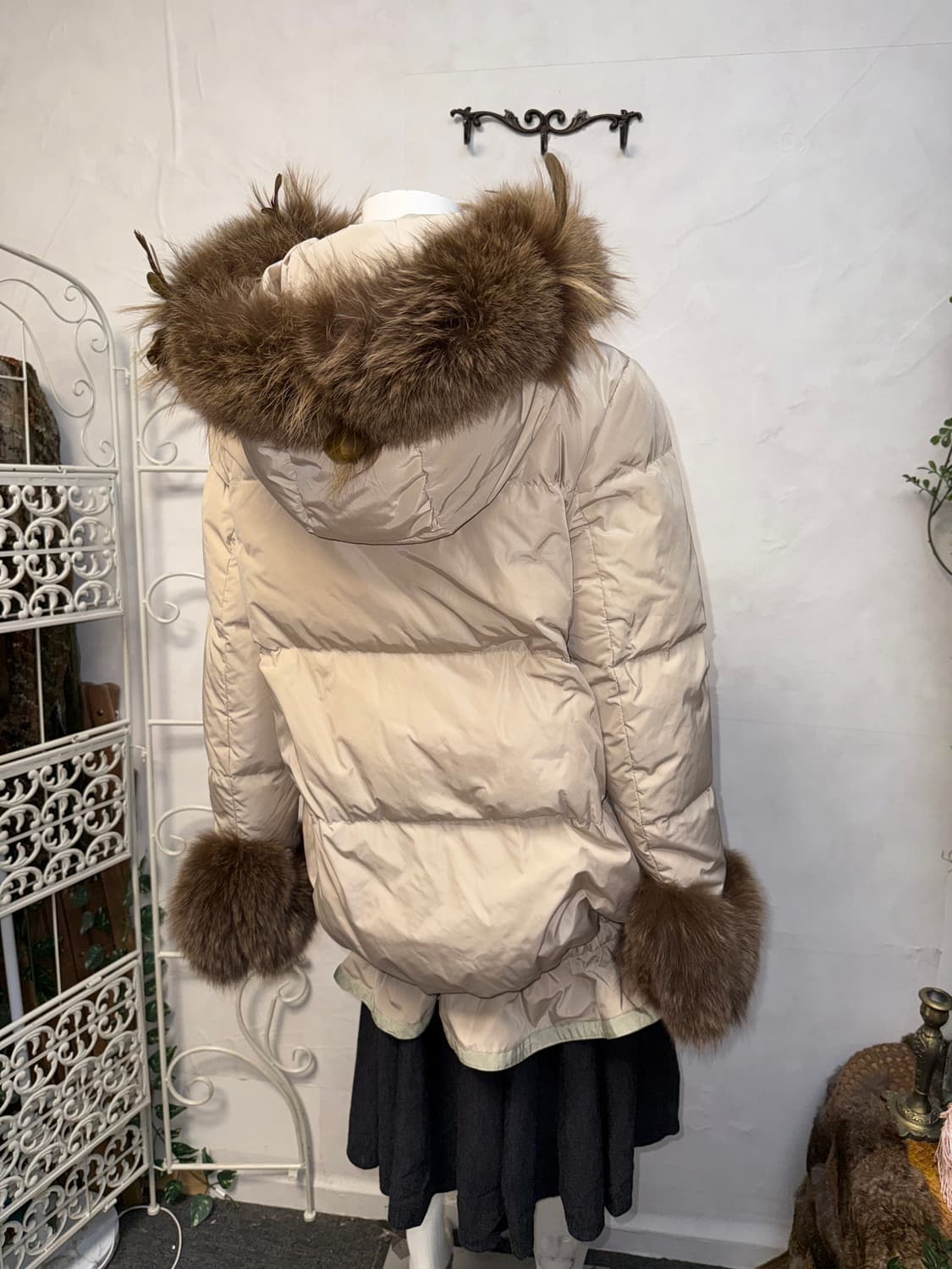 Beige fur trimming frill detail hood 패딩 상품이미지6