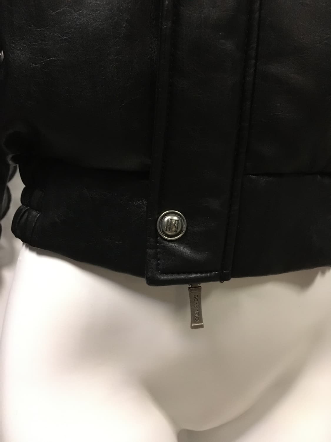 보헤미안서울 레더 덕다운 메탈 로고 패딩 M 상품이미지5