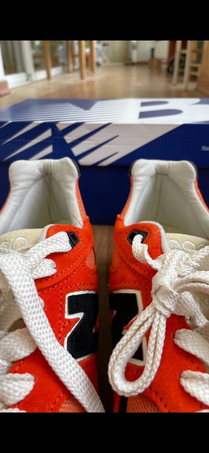 뉴발란스 990 v2 마리골드(오렌지) 판매 상품이미지4