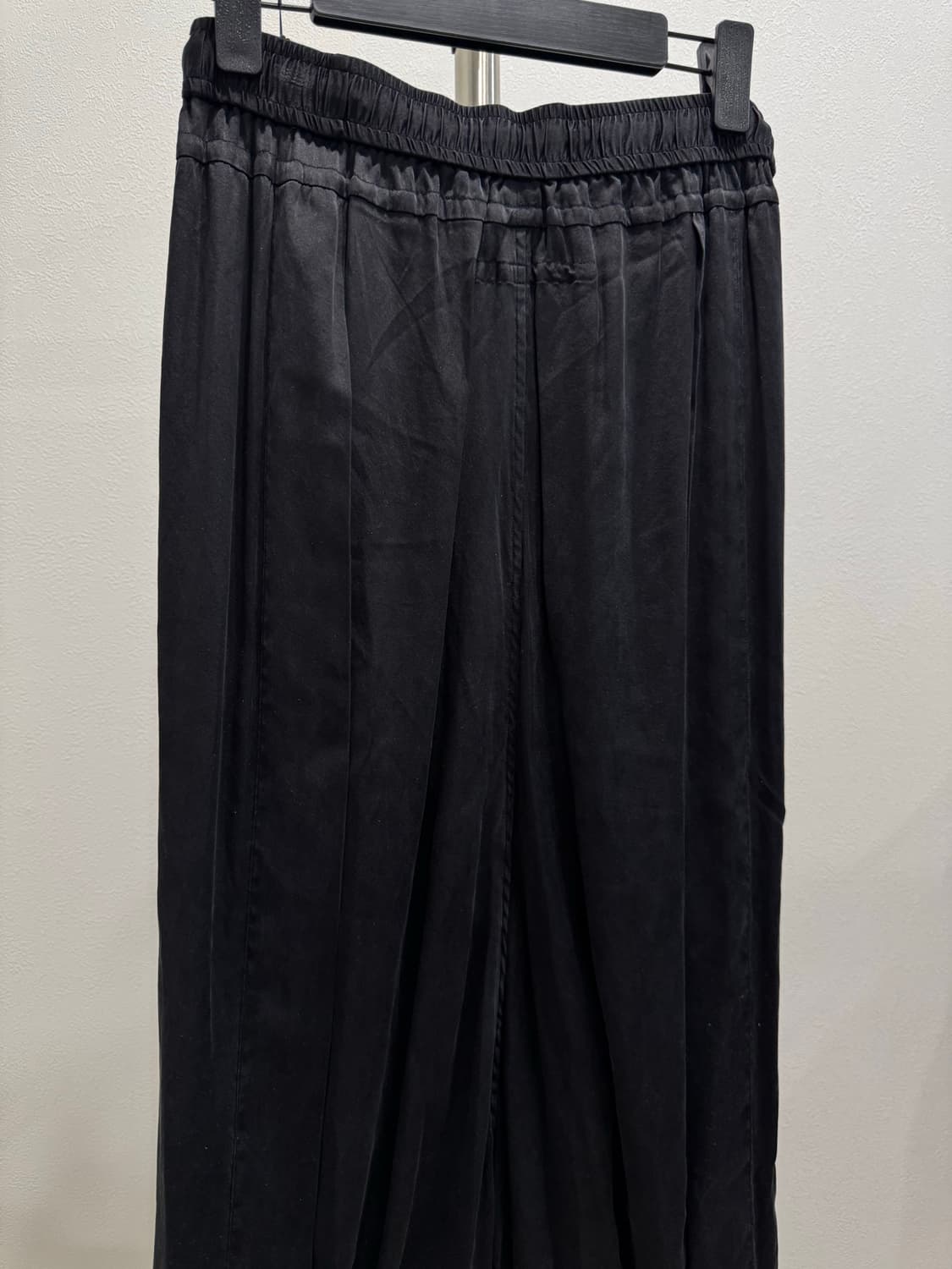 율리우스 25ss 실크 트위스티드 사루엘 팬츠 상품이미지9