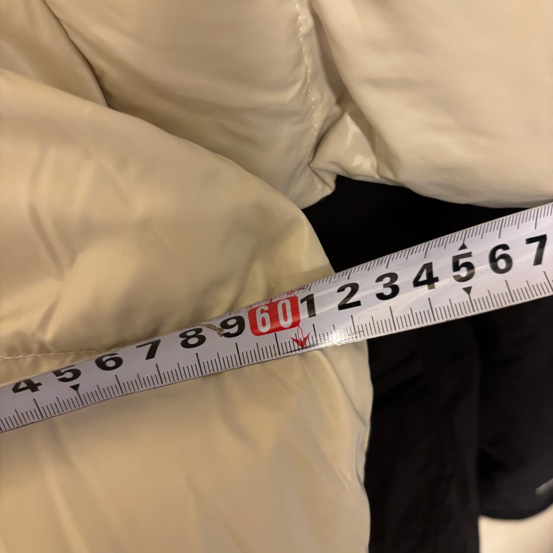 블랙업 크롭 아이보리 푸퍼 패딩 상품이미지5