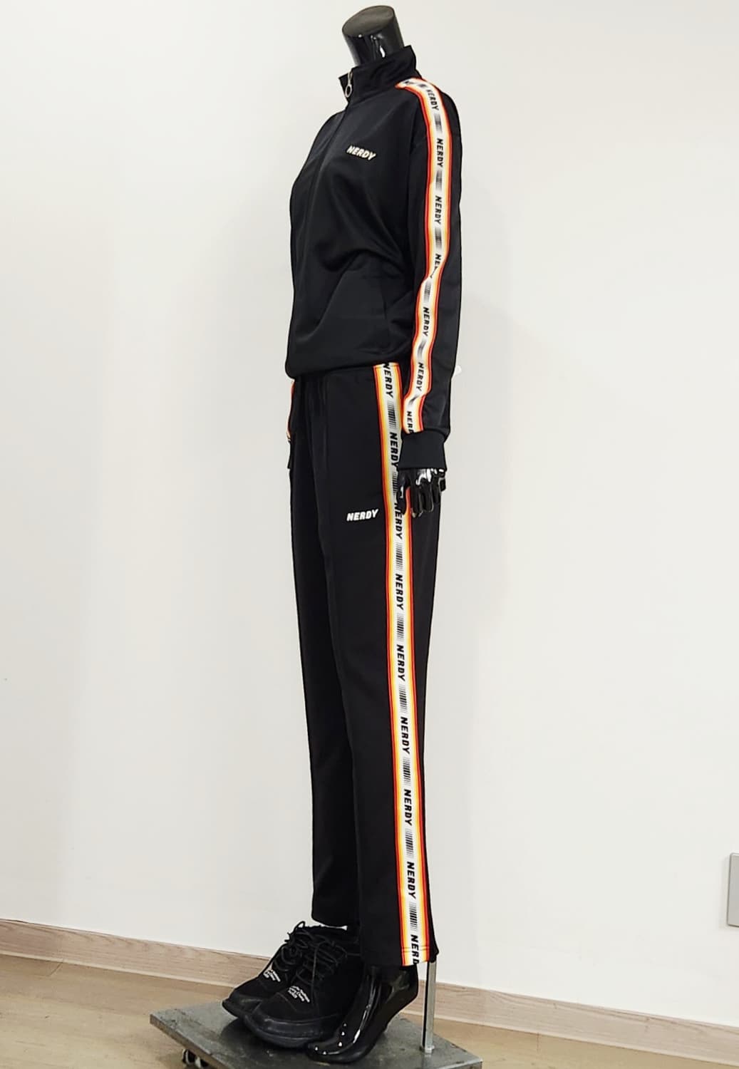 널디 블랙 트레이닝세트  상품이미지2