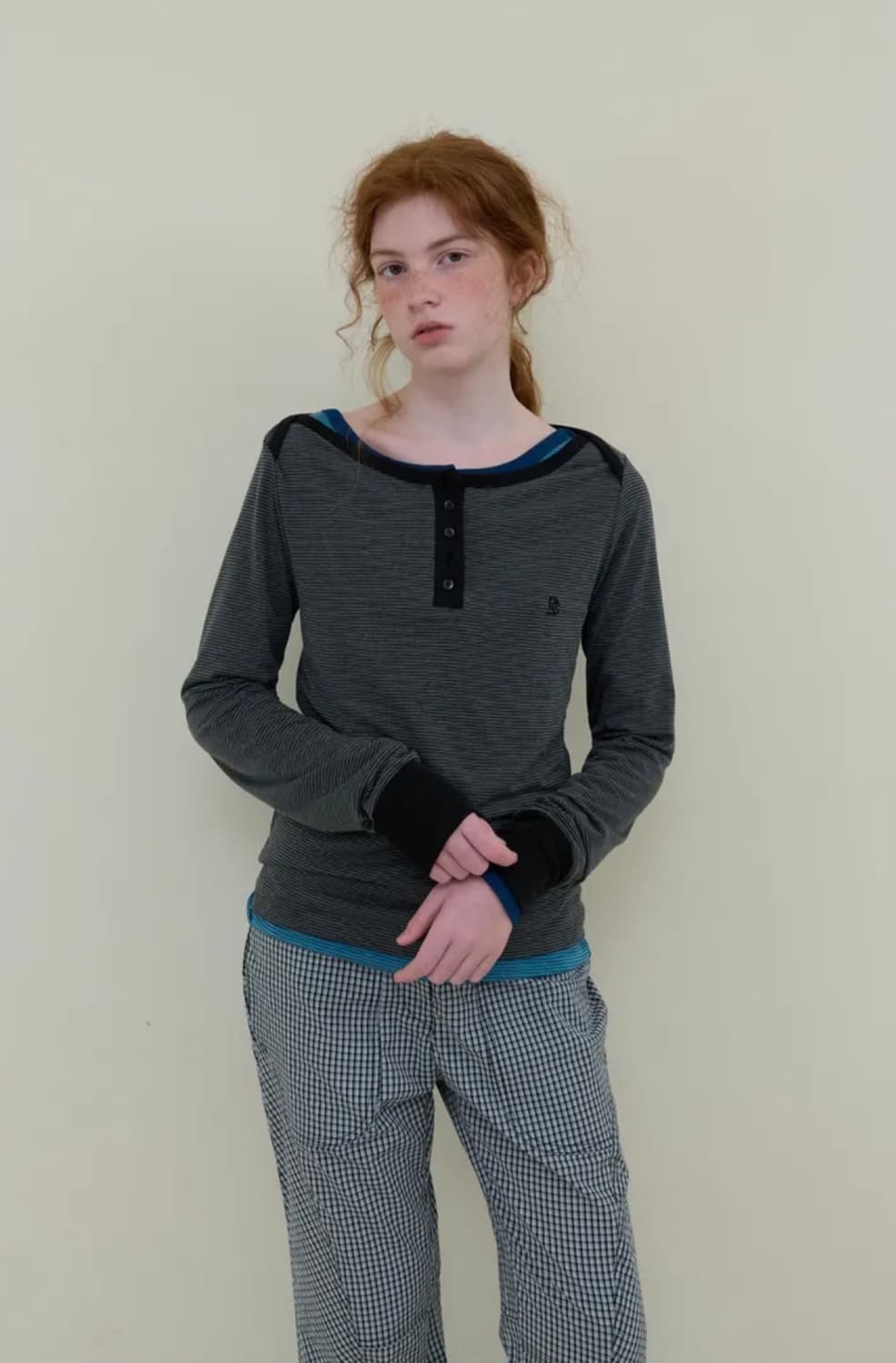 노컨텐츠 227 보트넥 스트라이프 블랙 단추 오프숄더 상품이미지3