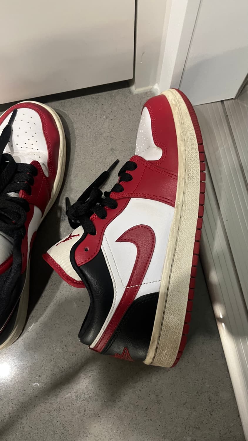 나이키 에어 조던 1 로우 화이트 레드 블랙 240 상품이미지1