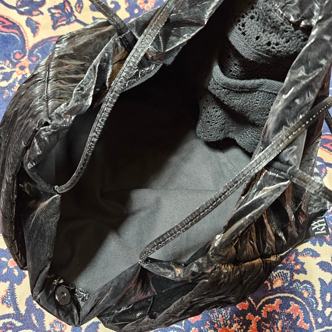 (미사용)콰니(KWANI) 24ss 리본 유광 토트 숄더백 상품이미지6