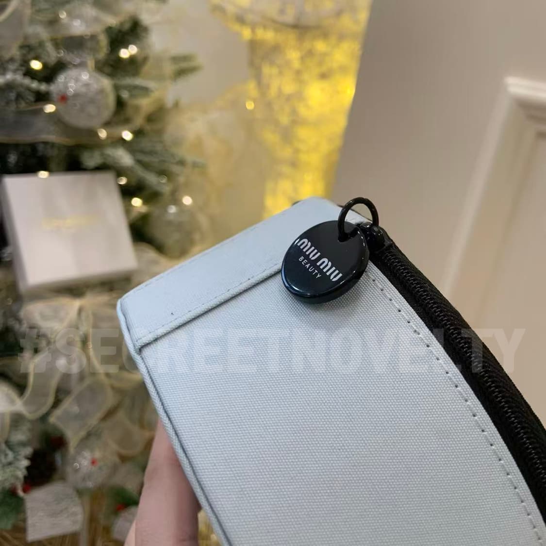 미우미우뷰티 신상 블루 원형 파우치 VIP 상품이미지7