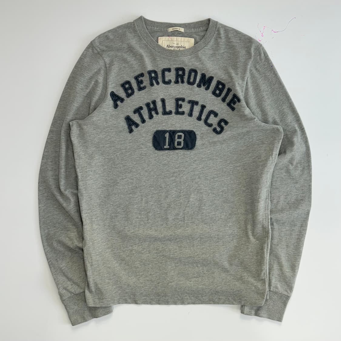 Abercrombie 아베크롬비 스펠아웃로고 그레이 맨투맨 상품이미지4
