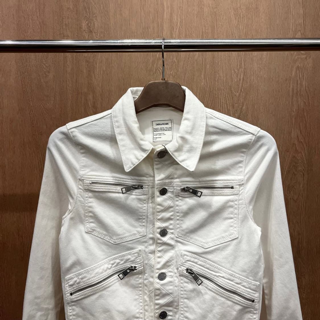 쟈딕 앤 볼테르 데님 자켓 백 애니멀 자수 커프 스터드 디테일 화이트 상품이미지4