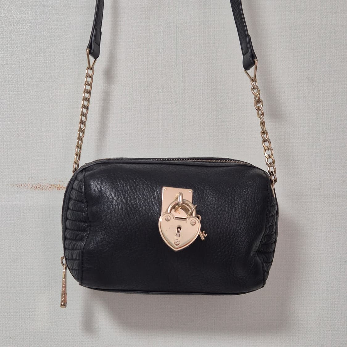 쥬시꾸뛰르(Juicy Couture) 블랙 미니 체인 크로스백 상품이미지3
