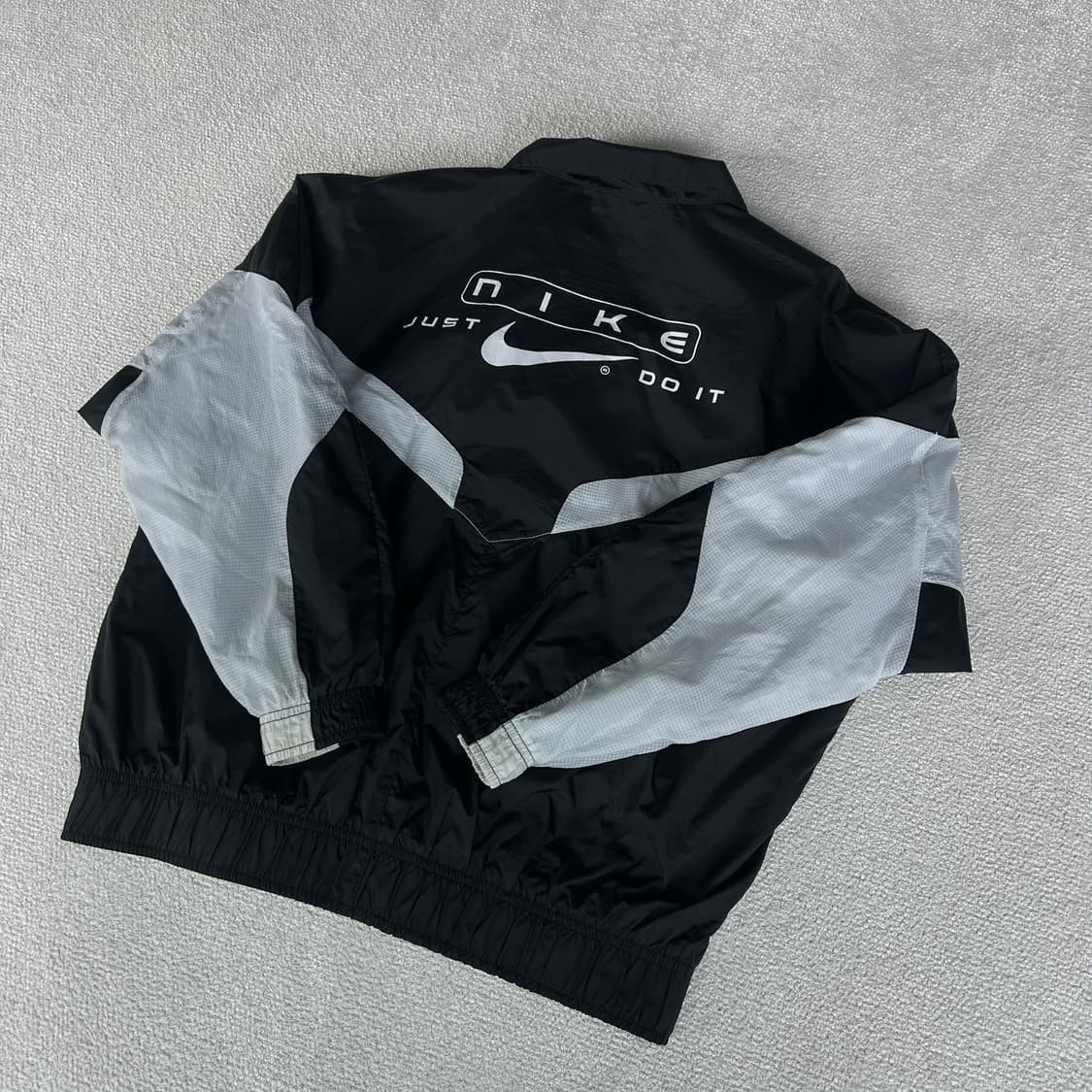 나이키 바람막이 블랙/화이트 점퍼 s 상품이미지2